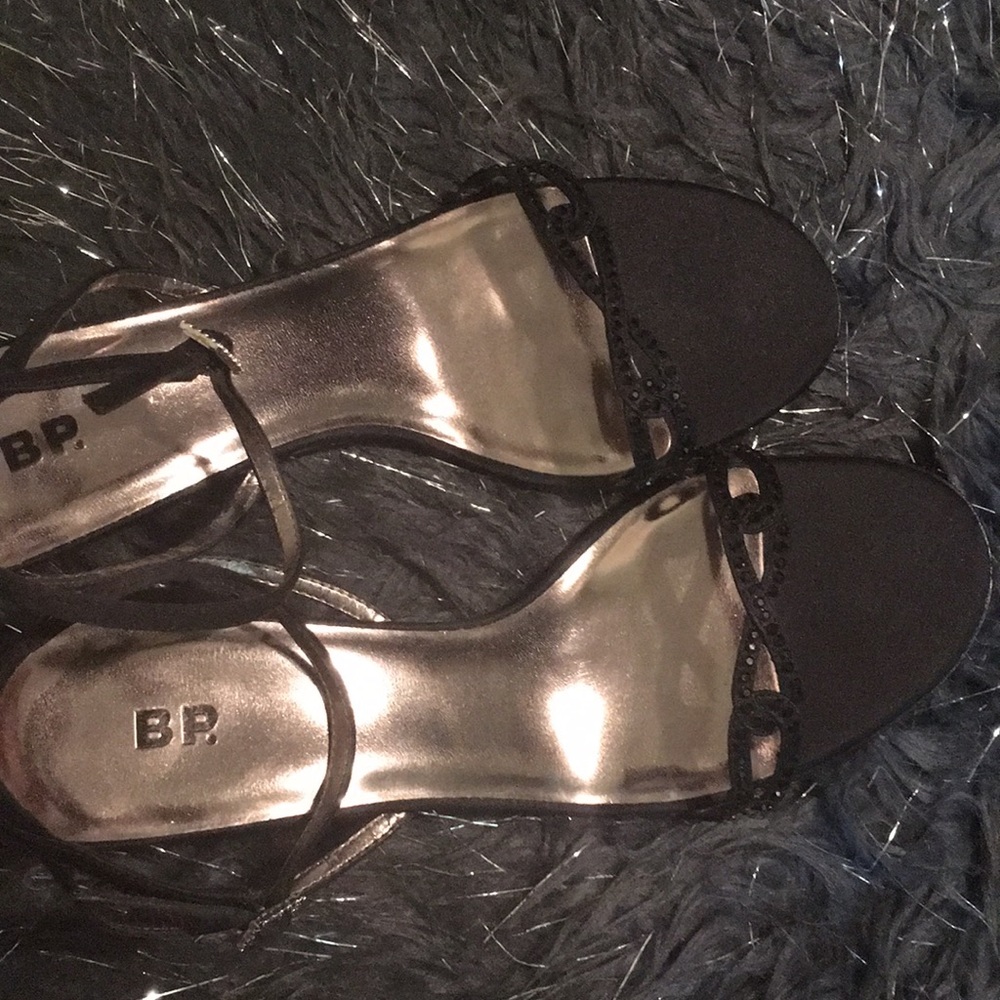 NWOB Kitty heel prom/formal sandal